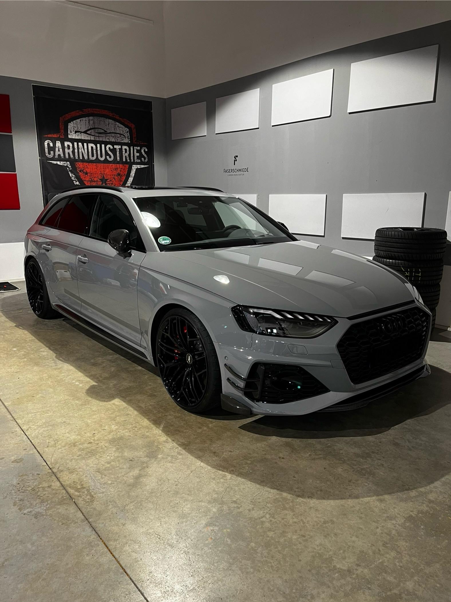 Audi RS4 nach professioneller Fahrzeugaufbereitung