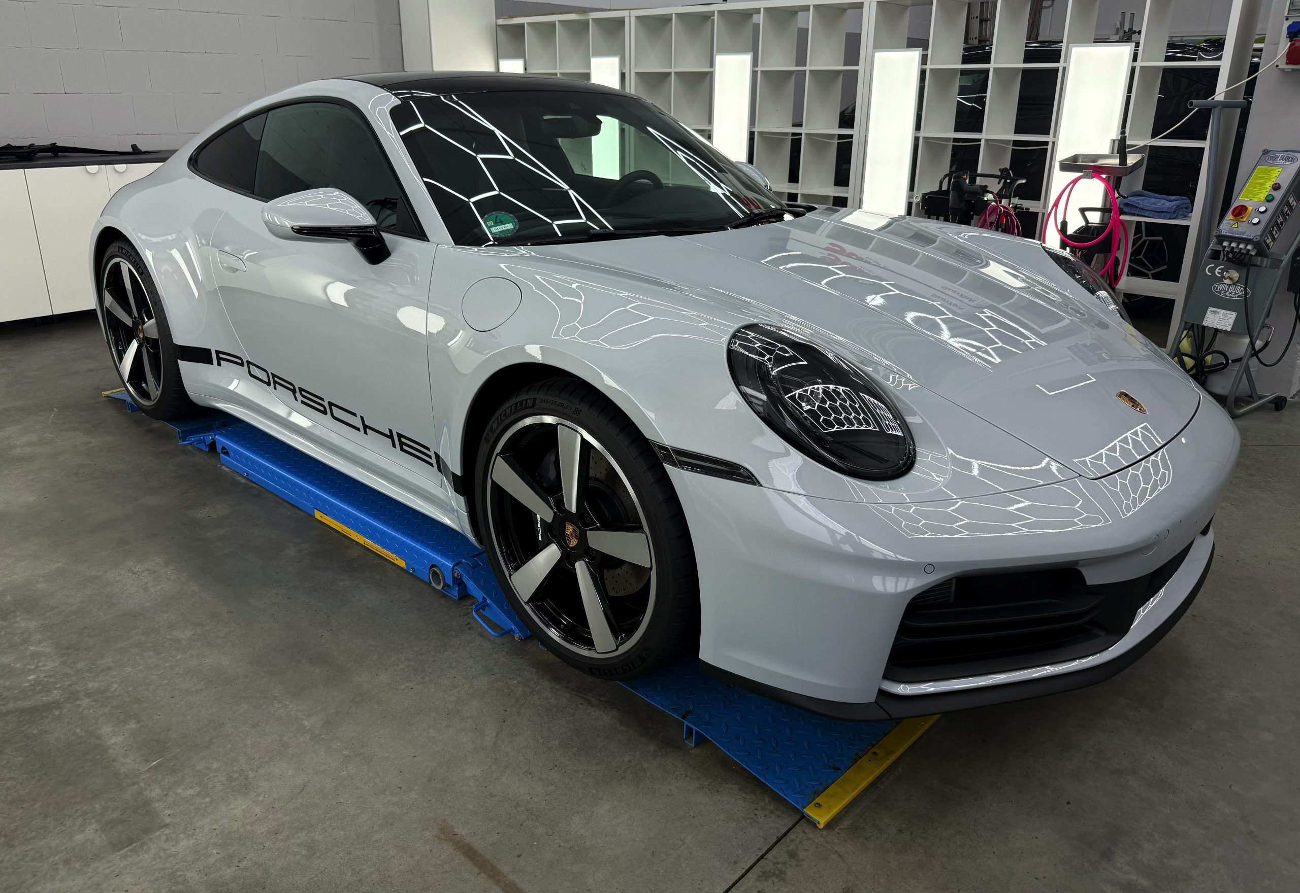 XPEL Lackschutzfolie (PPF) an einem Fahrzeug in Groß-Zimmern