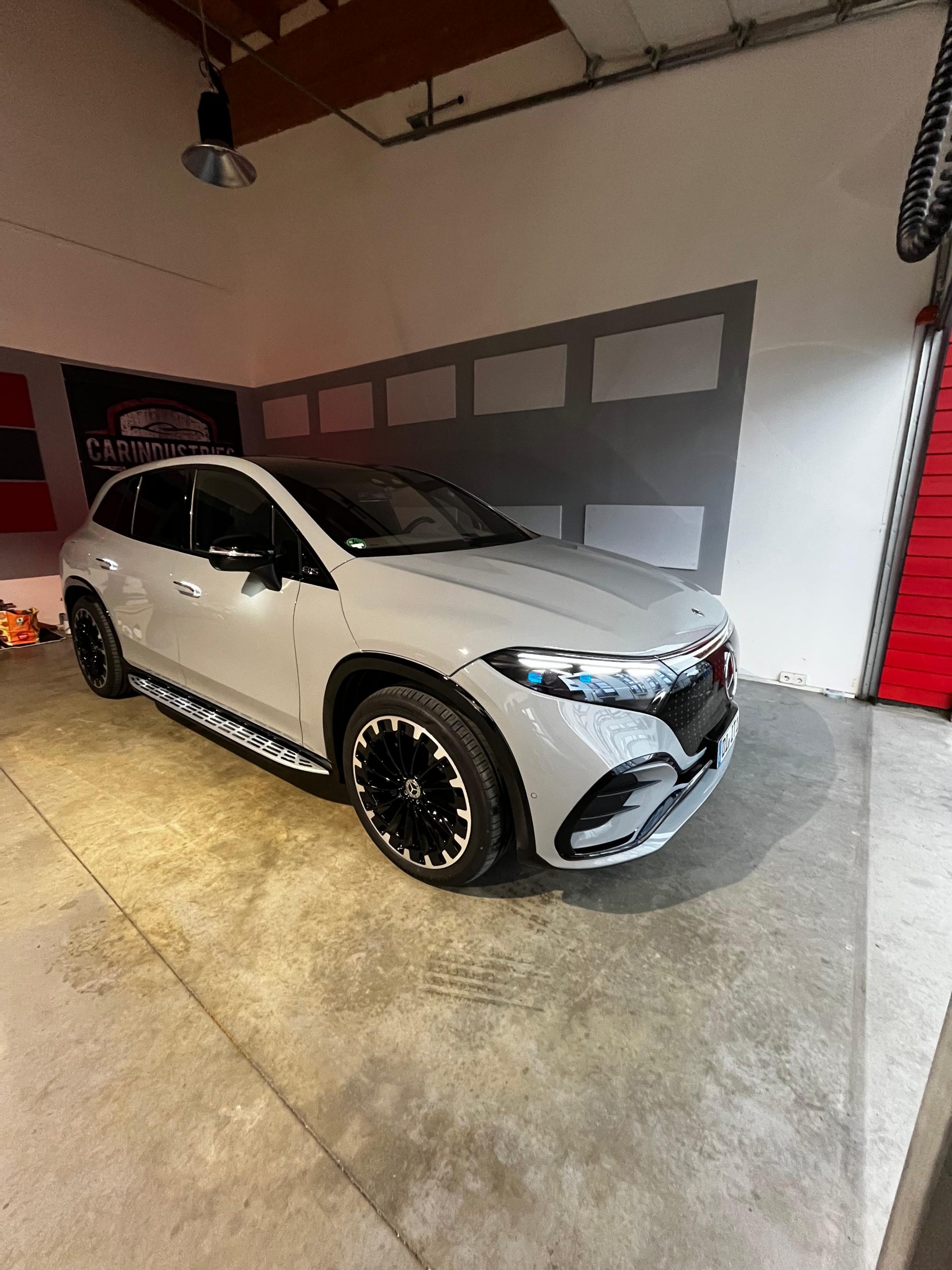 Reinigung und Pflege eines Mercedes EQS – geeignetes Niveau für die Leasingrückgabe