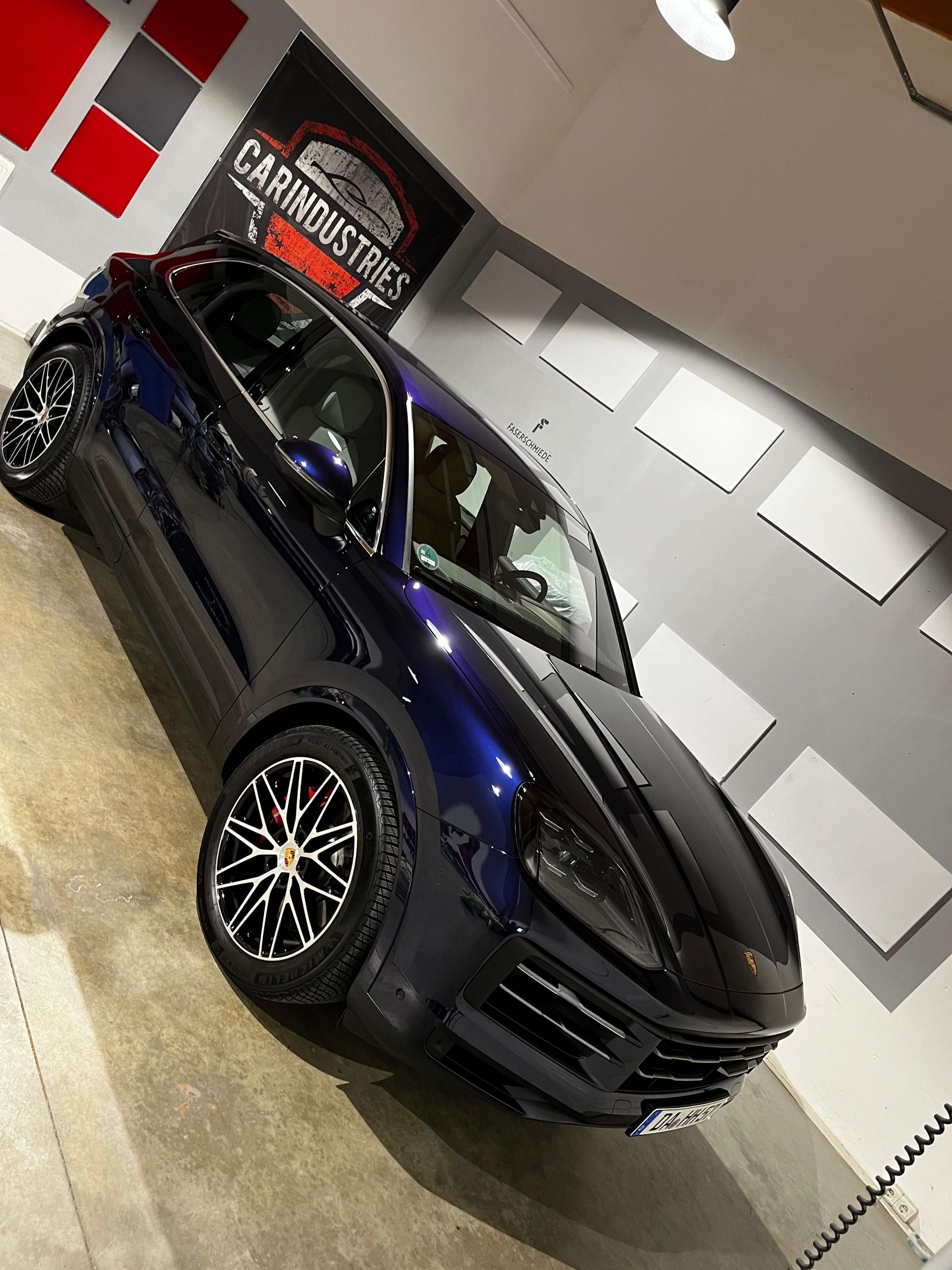 Lackfinish und Pflege an einem Sportwagen – Beispiel für das Niveau einer Leasingaufbereitung