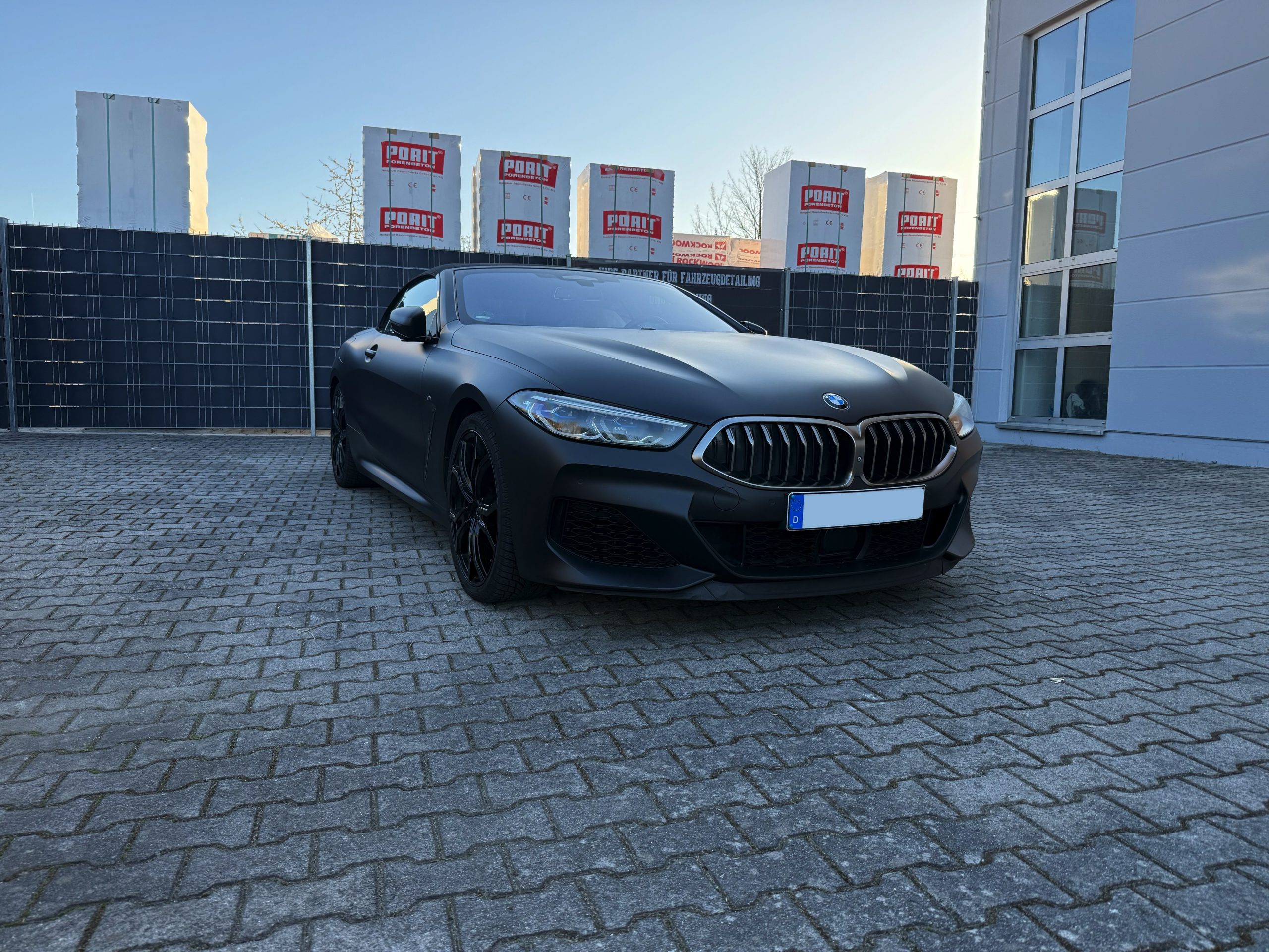BMW M6 Cabrio in Satin Black foliert