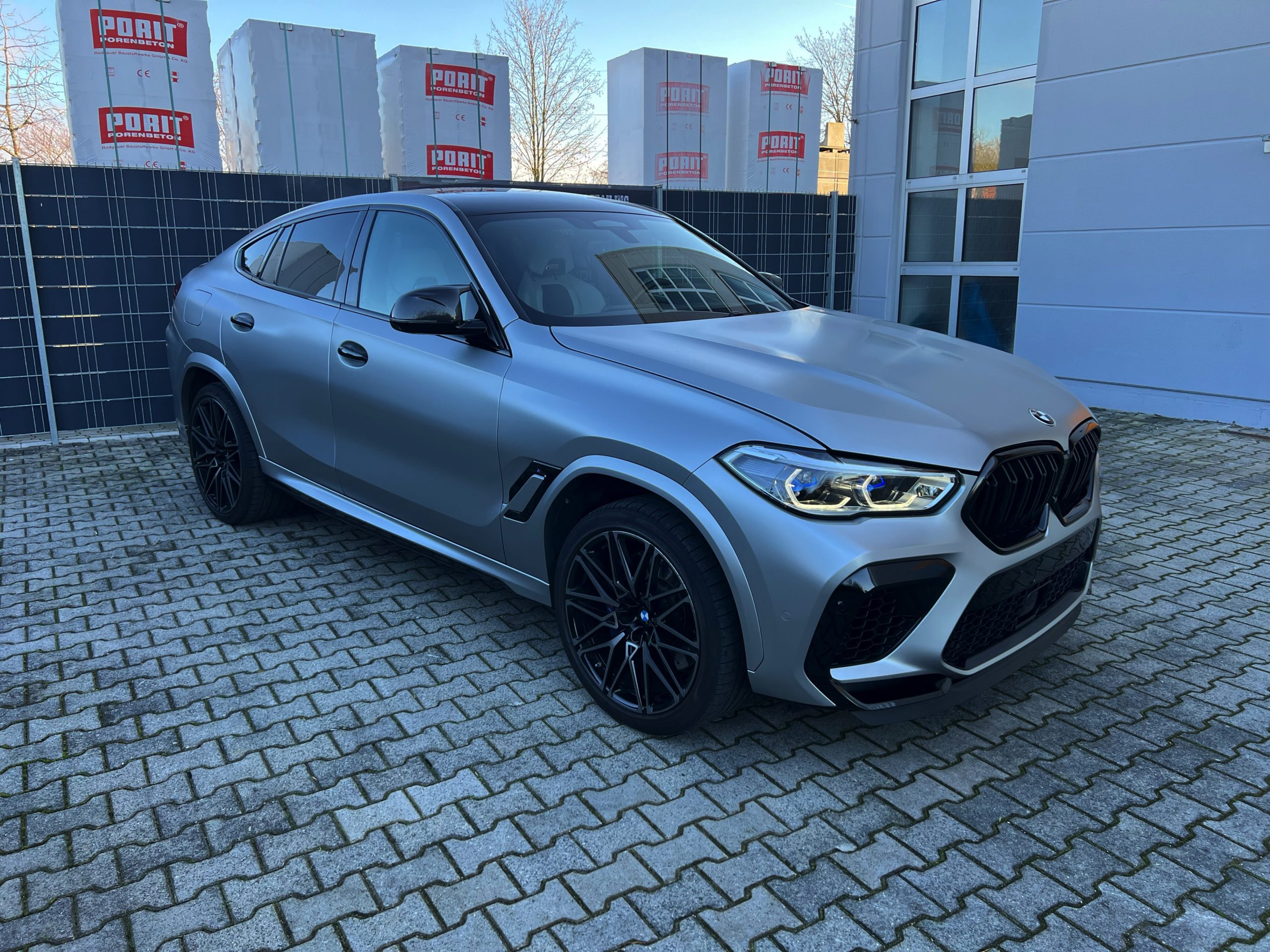 BMW SUV mit individueller Folierung bei WrapIndustries