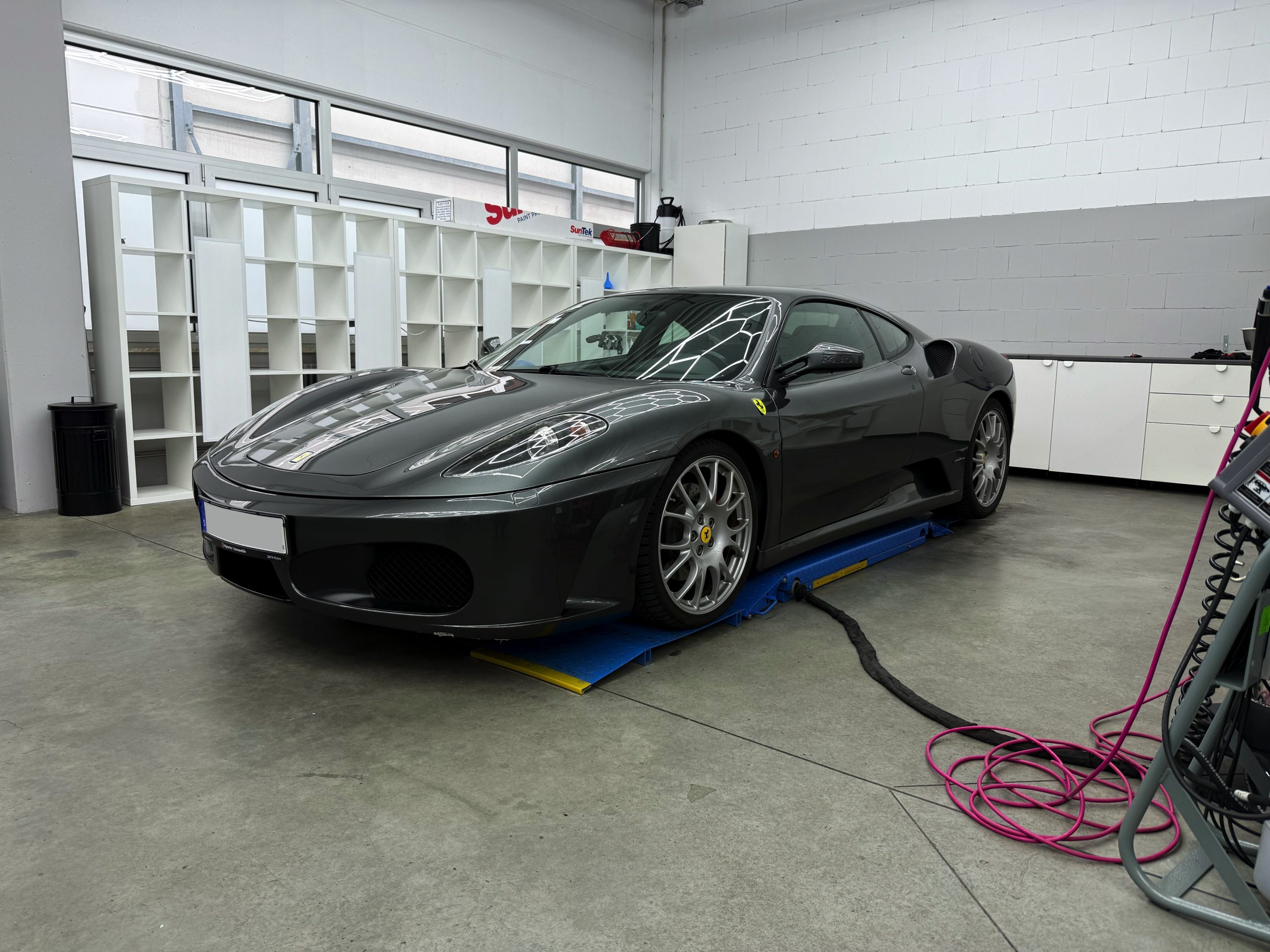 Ferrari im originalen Lackzustand vor der Folierung