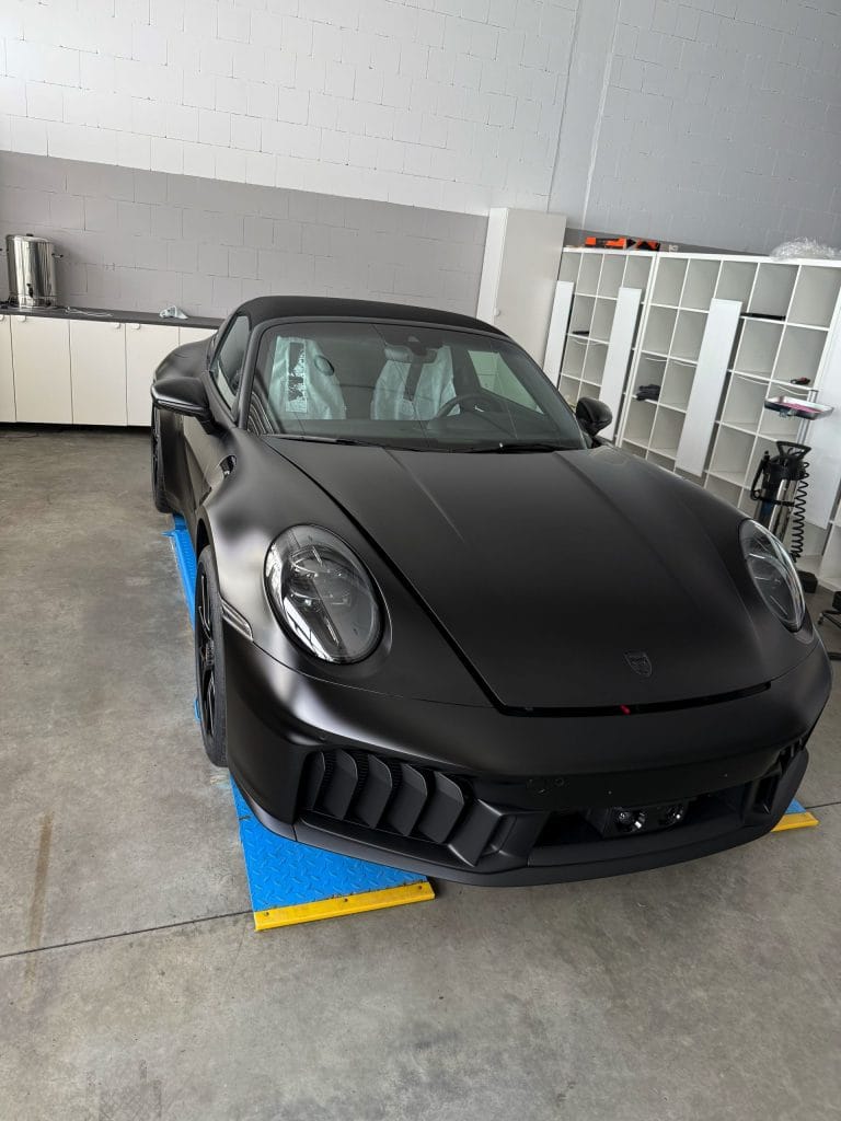 XPEL Lackschutzfolie an mattem Porsche