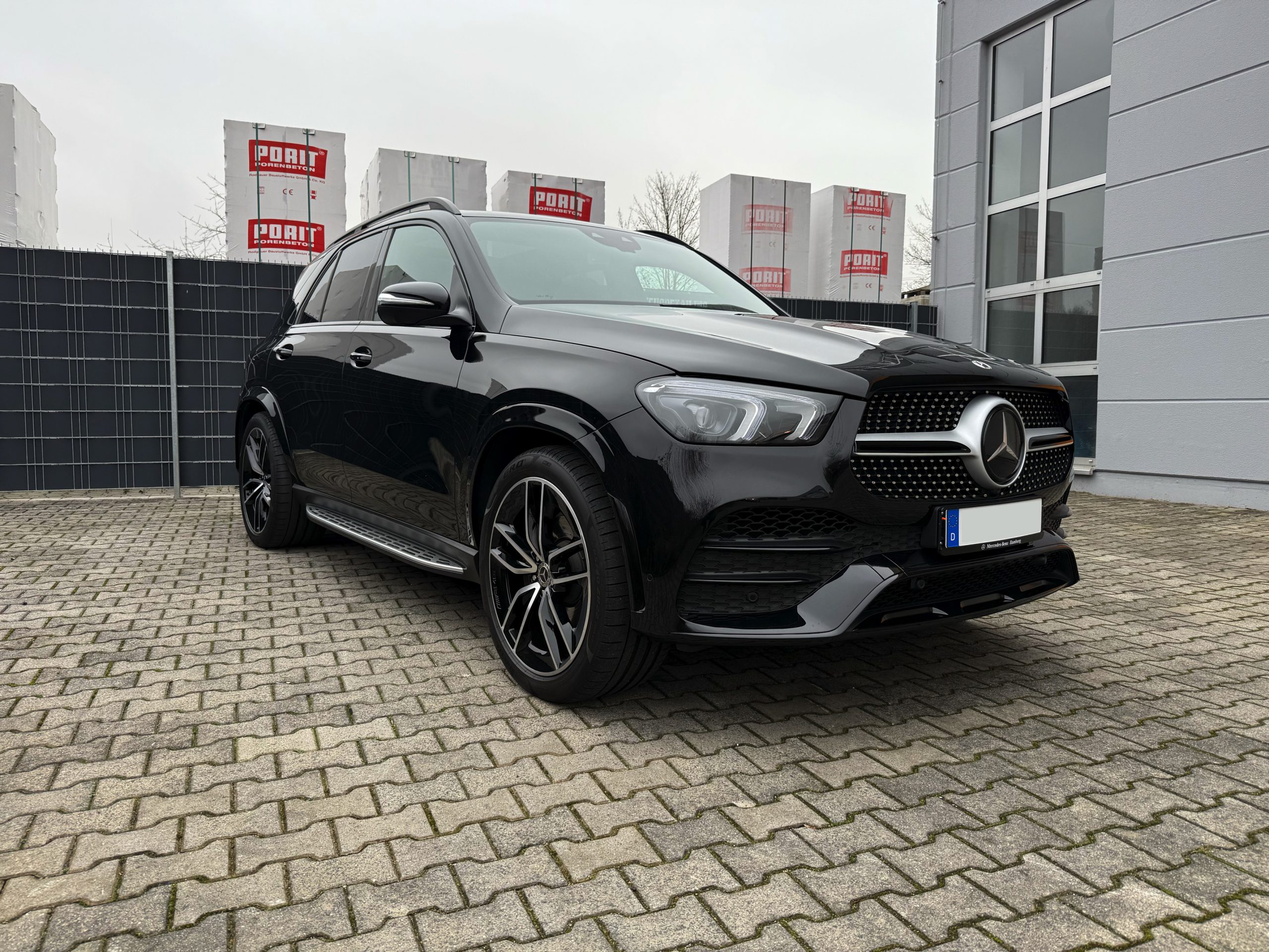 Mercedes mit Chrome Delete – abgedunkelte Zierleisten und Details