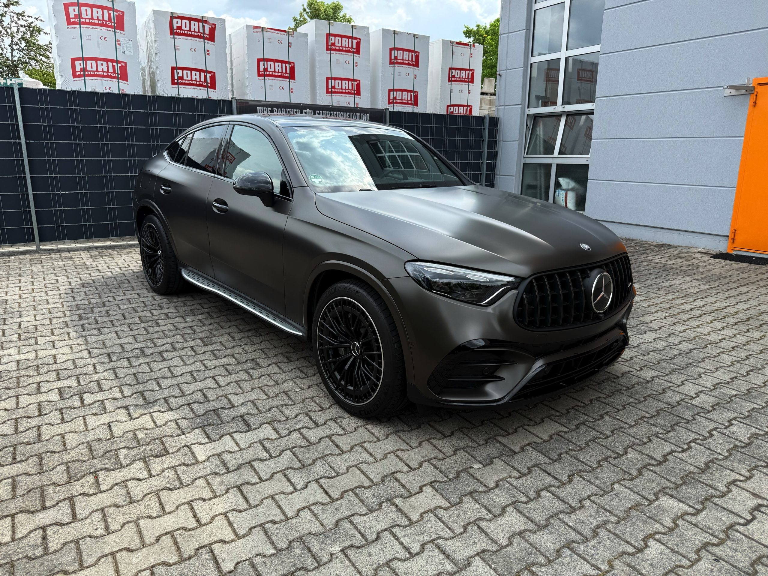Mercedes GLC 43 AMG matt Charcoal Metallic foliert bei WrapIndustries