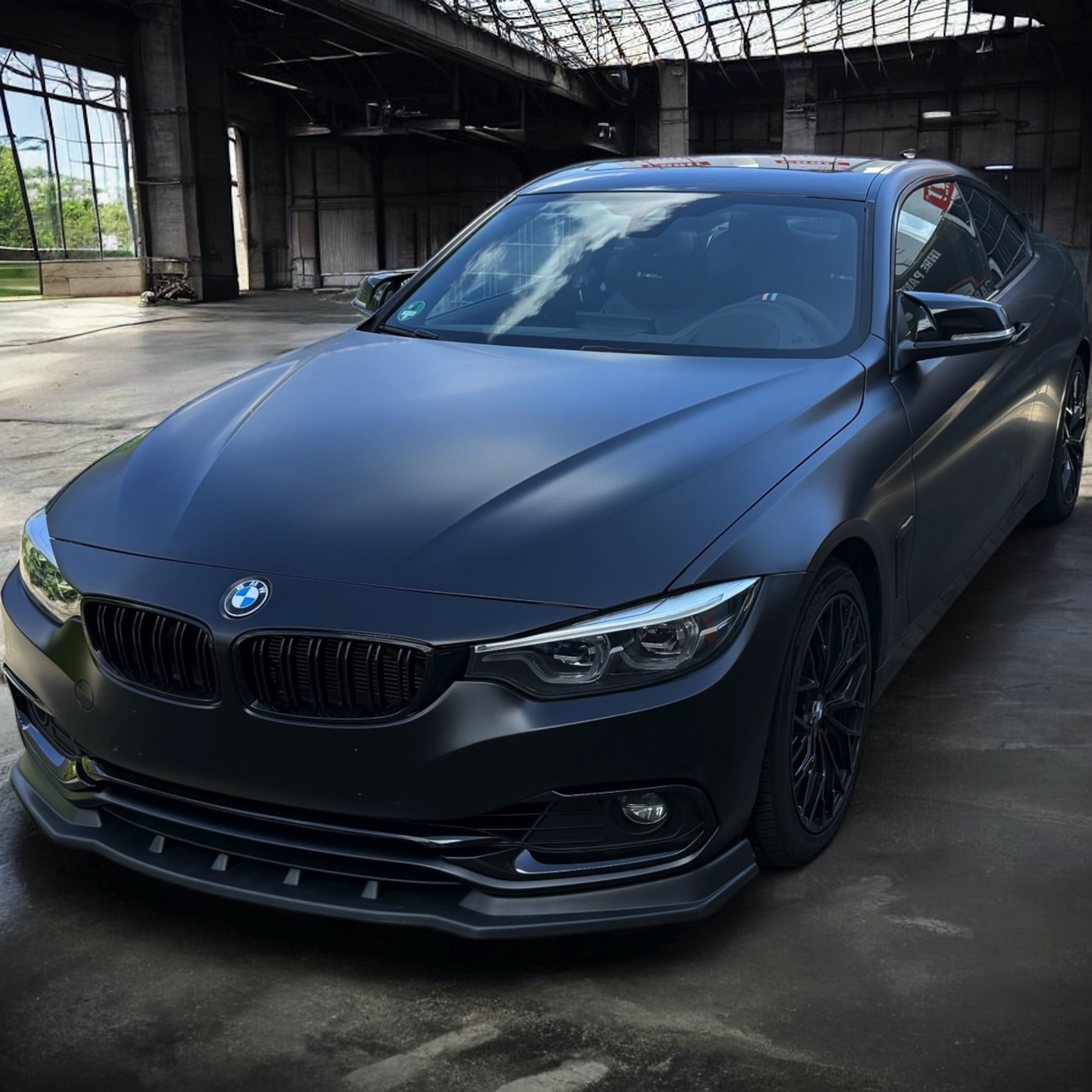 BMW 4er in Satin Black foliert – WrapIndustries Ergebnis