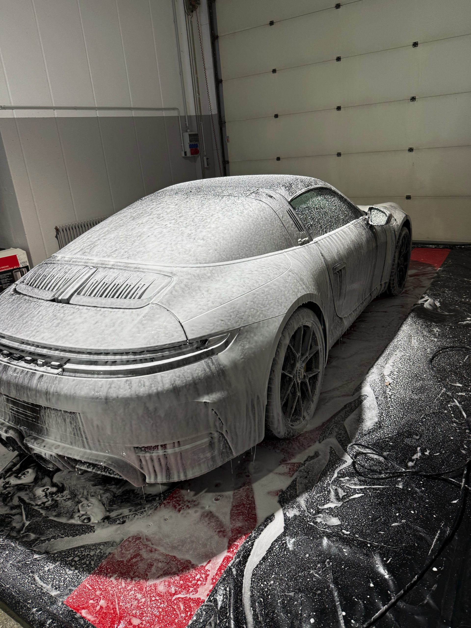 Porsche 992.2 Targa – matte Fullbody Lackschutzfolie beim Waschen