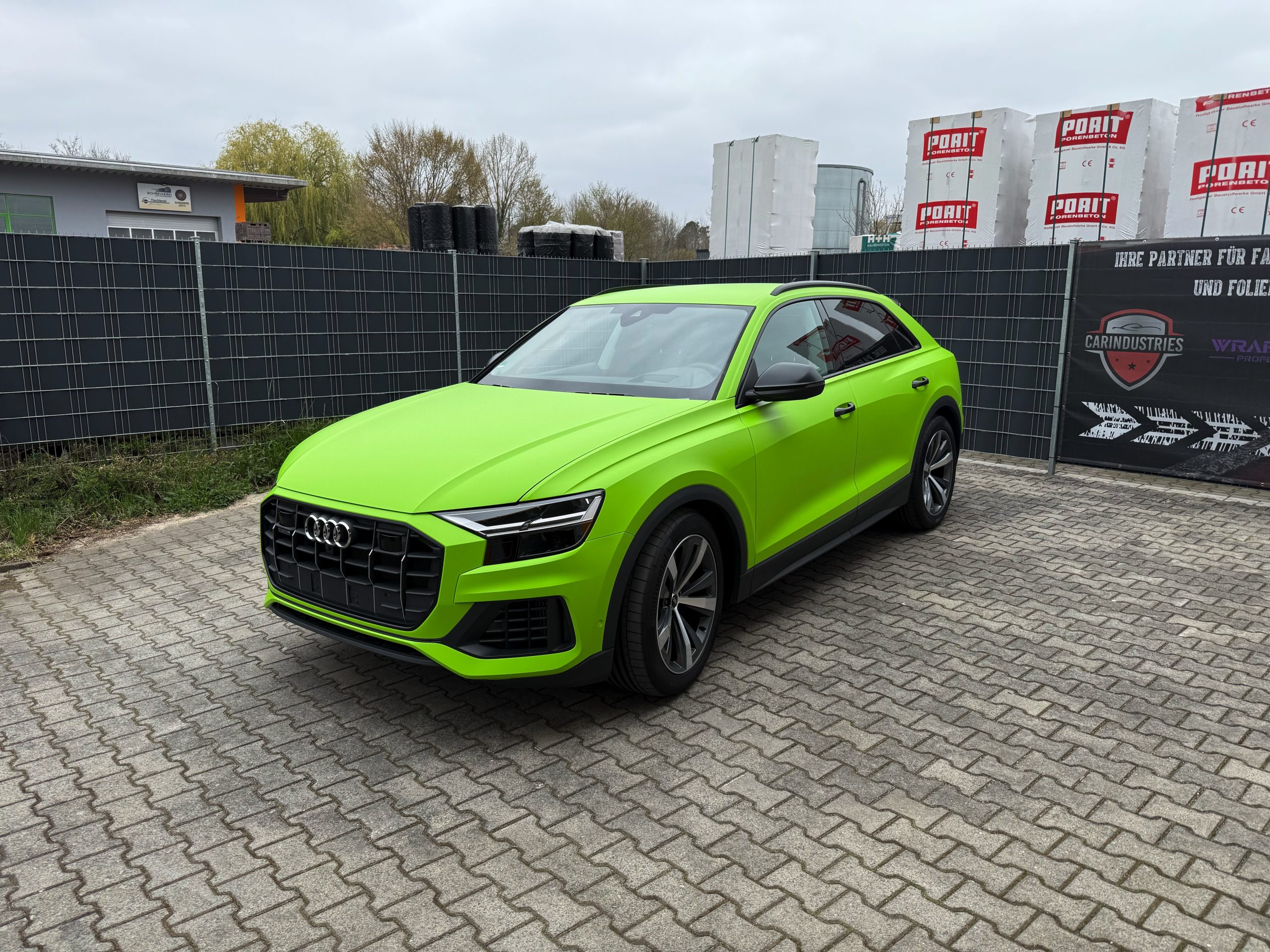 Projektbild: Audi Q8 im knalligen Neon-Look