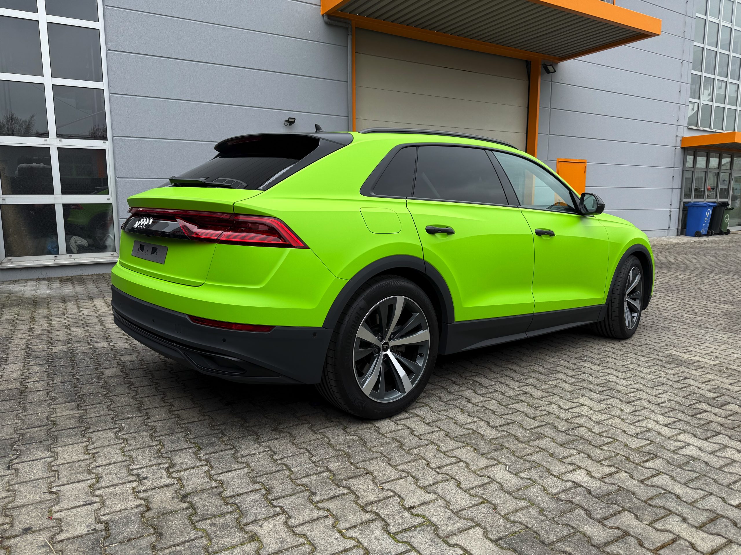 Audi Q8 Neon Folierung – Motiv 3