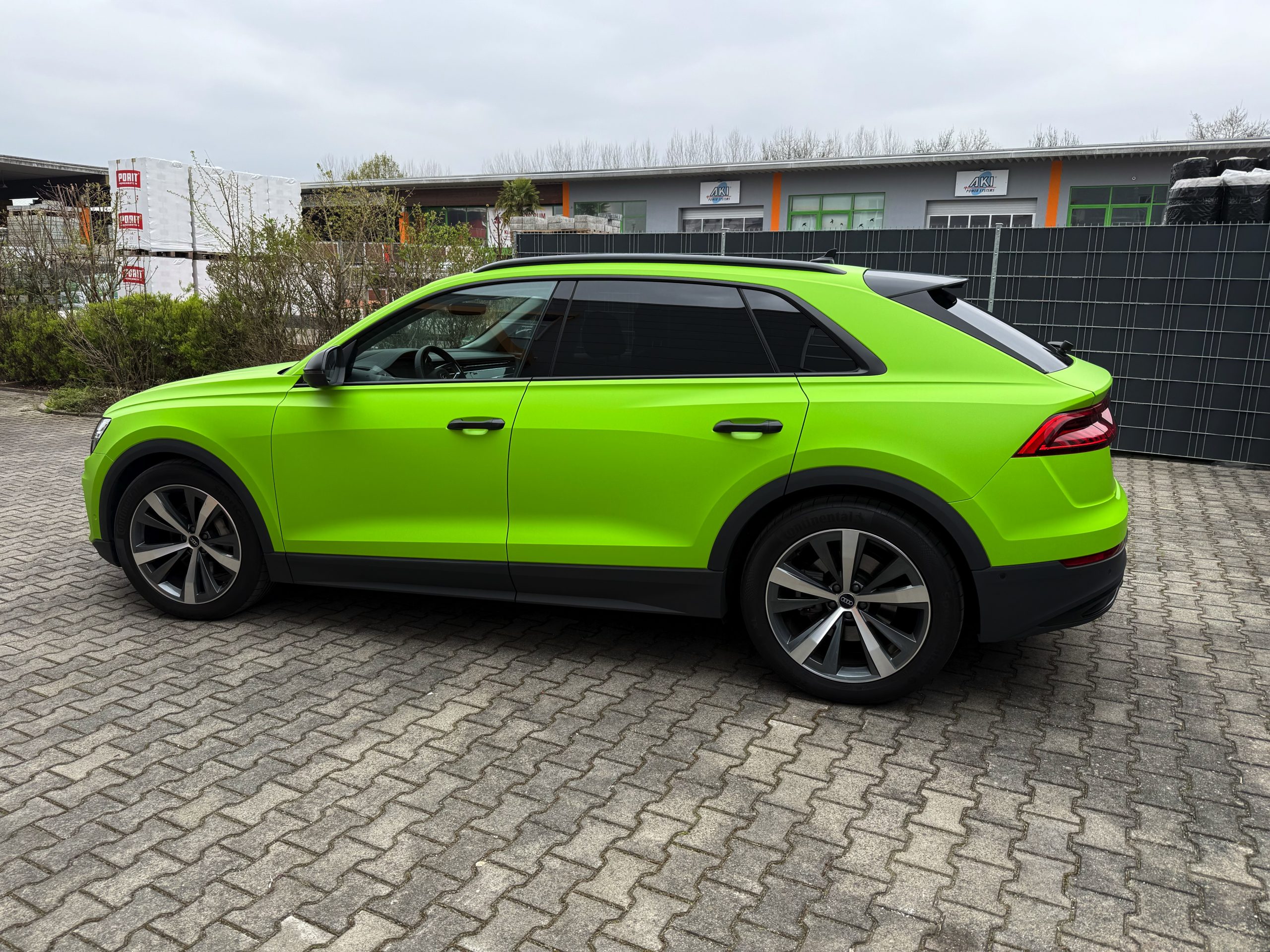 Audi Q8 Neon Folierung – Motiv 4