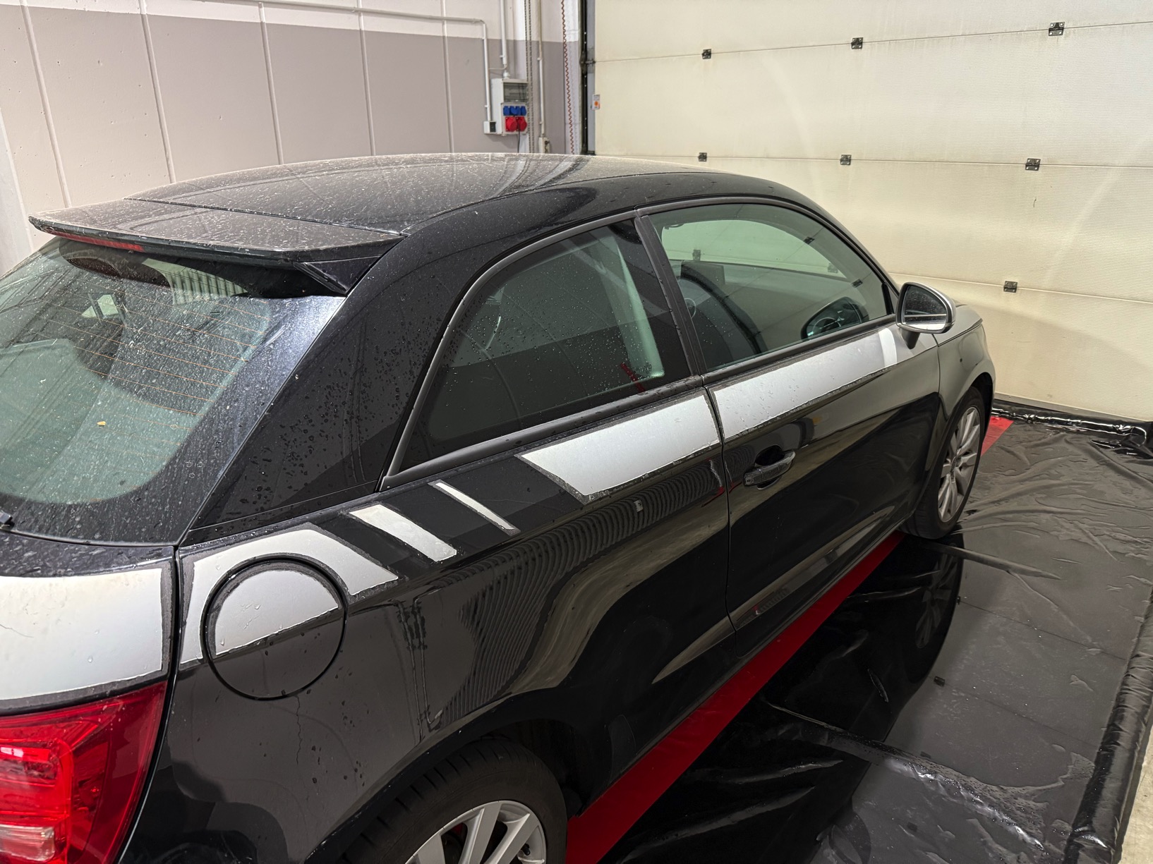 Audi A1 – Streifenfolie nach 12 Jahren (Vorher, Bild 1)