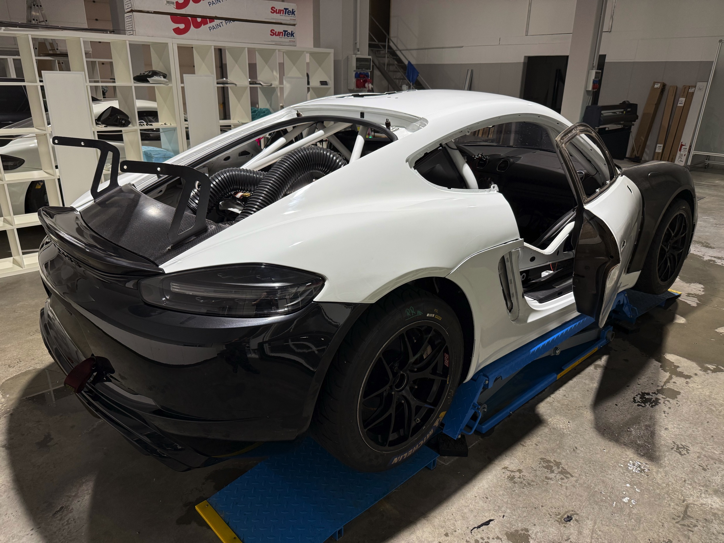 Porsche 718 Cayman GT4 Clubsport – Veedol Heritage Look (Motiv 1)